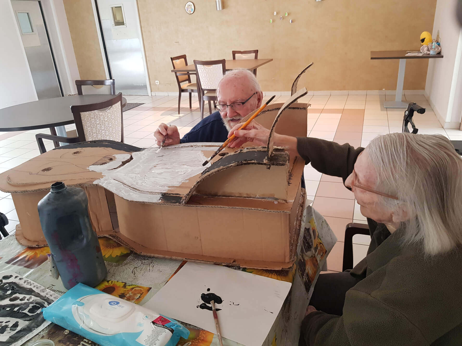 ATELIER DE MEUBLES EN CARTONS | L’Art sans Gène