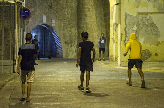 Un rapport accablant sur la situation des enfants de la rue marocains à Melilla | Babelmed