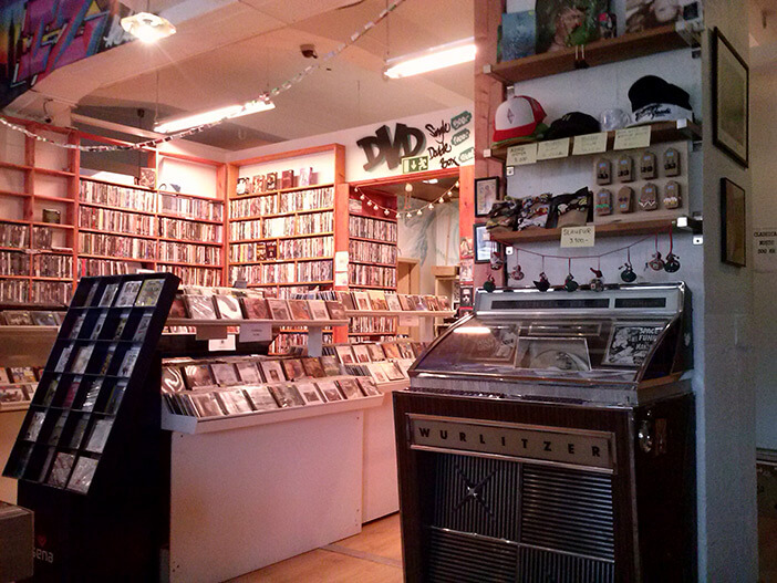 DIGGIN' IN REYKJAVIK  | Star Wax Magazine