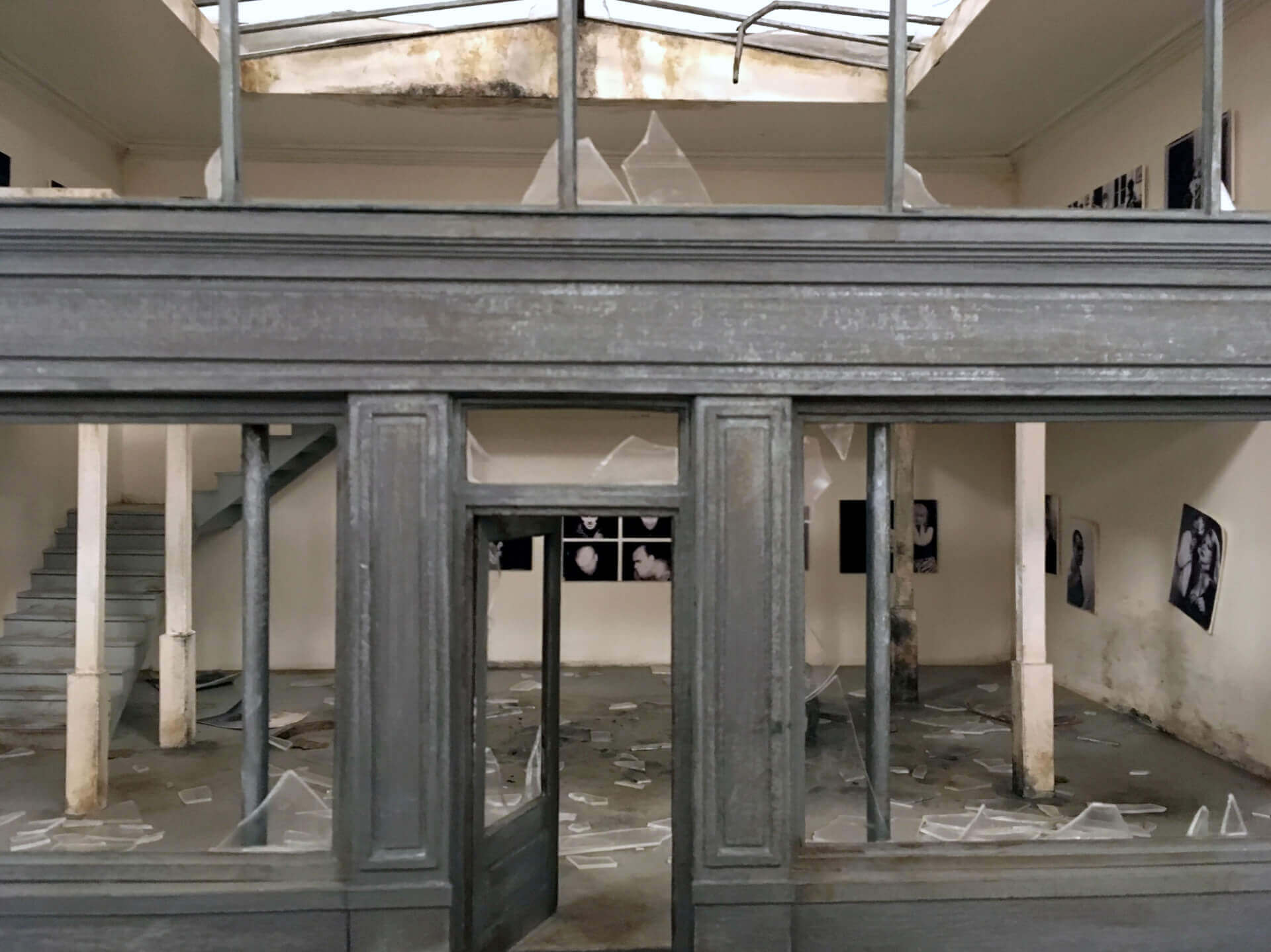 Une météorite est tombée dans la galerie | Fred et Fred Lapierre