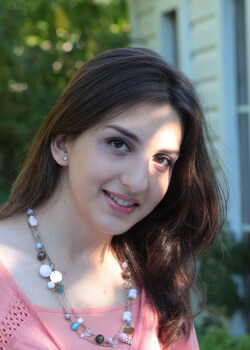 Blessures et rêves de la jeune Yaman, rescapée des geôles syriennes | Babelmed