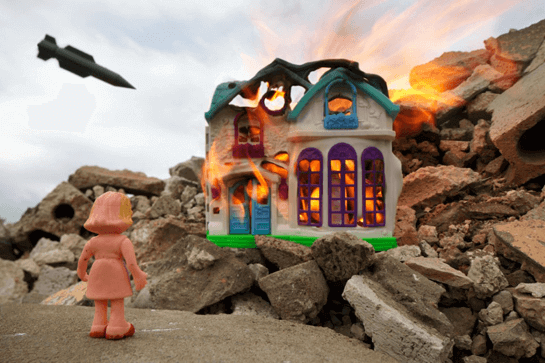 ألعاب الحرب:  مشروع تصوير فوتوغرافيّ لمساعدة الأطفال على الشفاء من أثر الصدمات والنزاعات | Babelmed