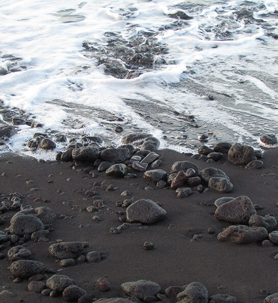 Black stones | Babelmed