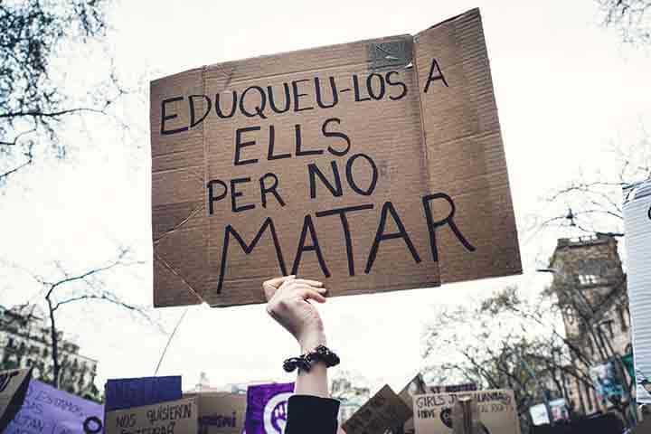 Confinement en Europe : les femmes en première ligne | Babelmed