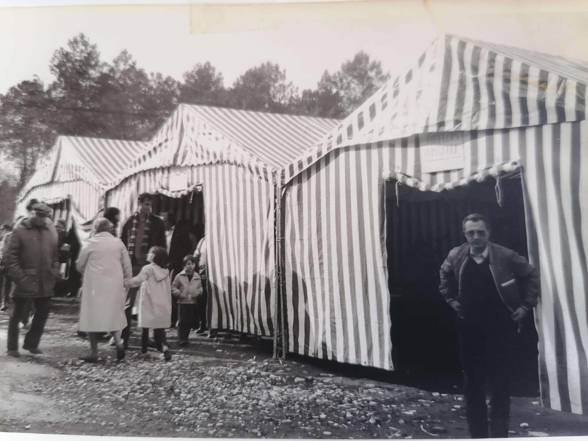 Le bric à brac à travers le temps | Emmaüs Parempuyre