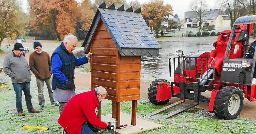 Pluméliau-Bieuzy - Une boîte à livres installée près de l’étang à Pluméliau-Bieuzy | L'Outil en Main France