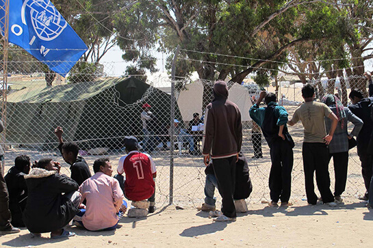 Des migrants expulsés à la frontière algérienne | Babelmed