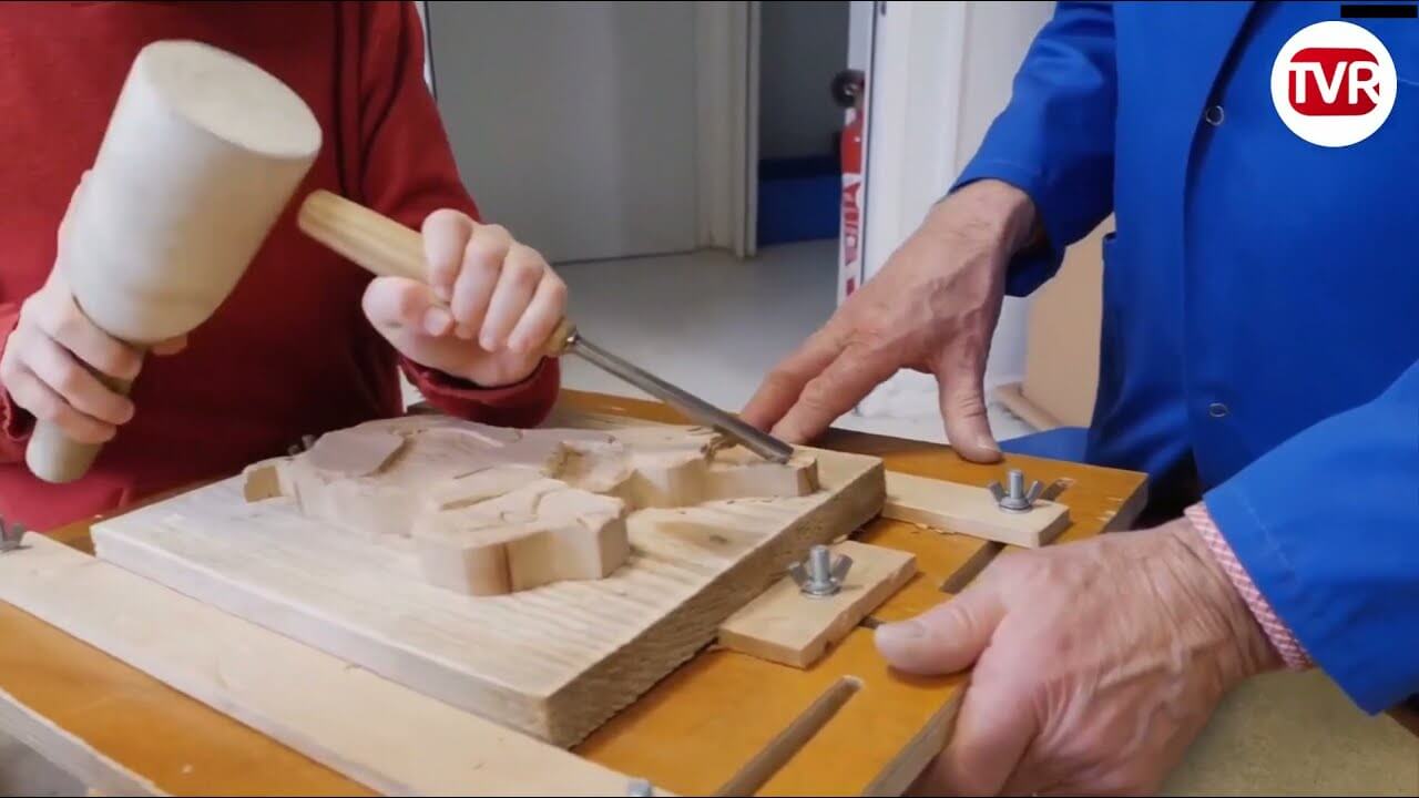 Des retraités transmettent leur savoir faire aux plus jeunes TV Rennes