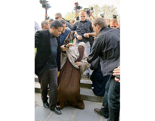 Le burkini comme le voile, projection fétichiste d'un passé colonial non digéré | Babelmed