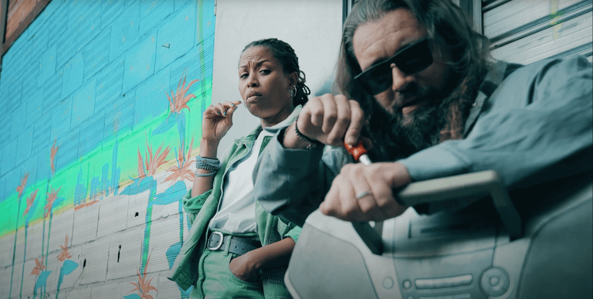 Starship Loopers - Alive | Star Wax Magazine