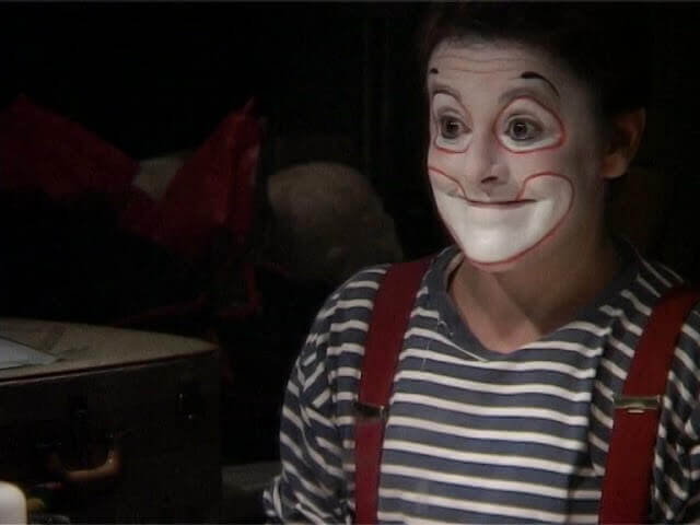 Etranger, Trio de clowns