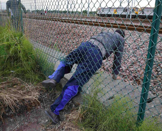 De Vintimille à Calais, Cazeneuve en garde-frontière zélé de l'Europe | Babelmed