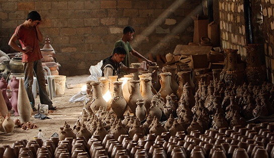 Pottery making an endangered Gaza craft | Babelmed