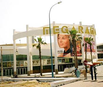 La scomparsa dei cinema marocchini: perché nessuno va più al cinema? | Babelmed