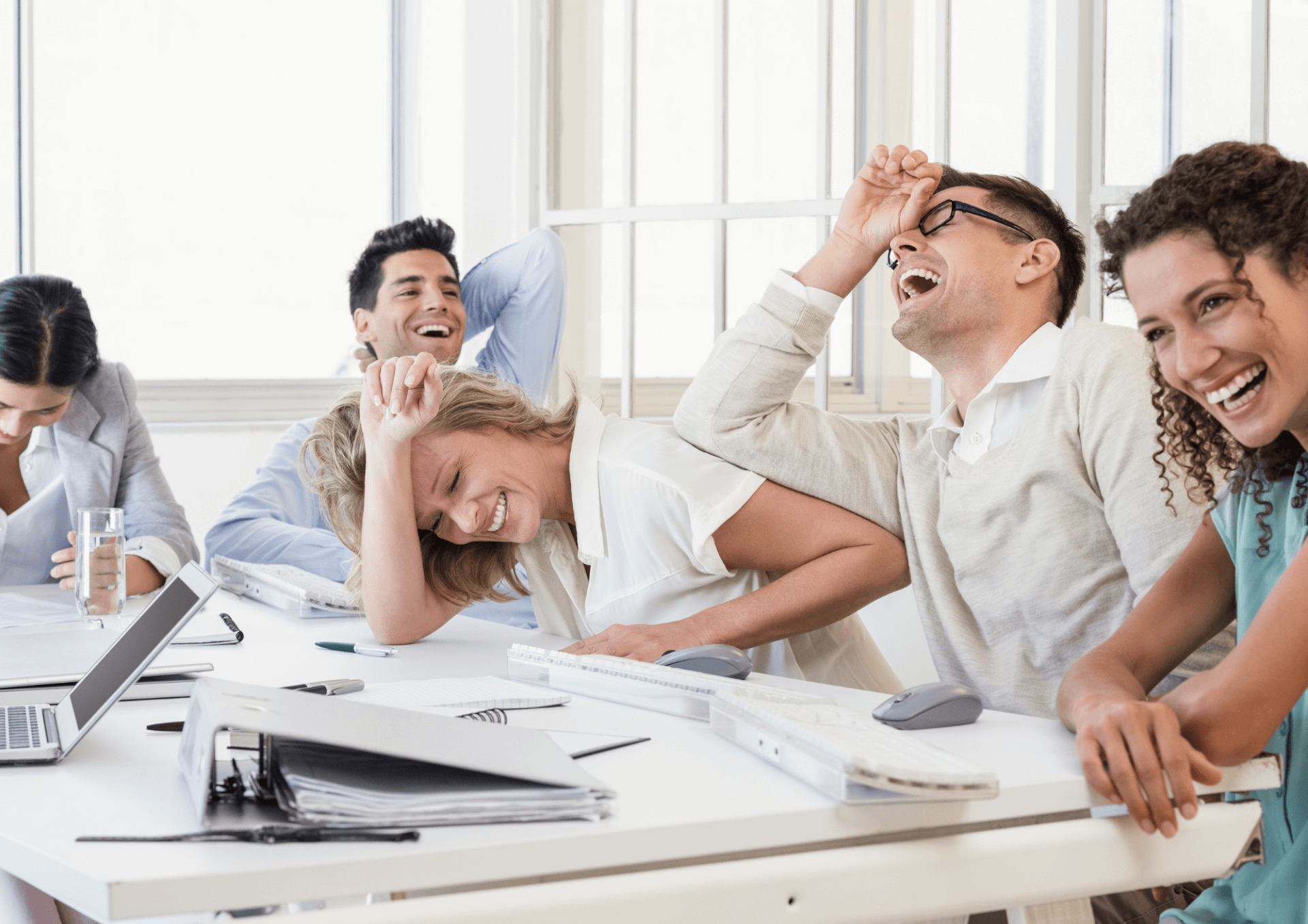 L'importance d'instaurer le rire de manière durable au sein d'une entreprise : le secret d'une culture d'entreprise épanouissante | Le Trac