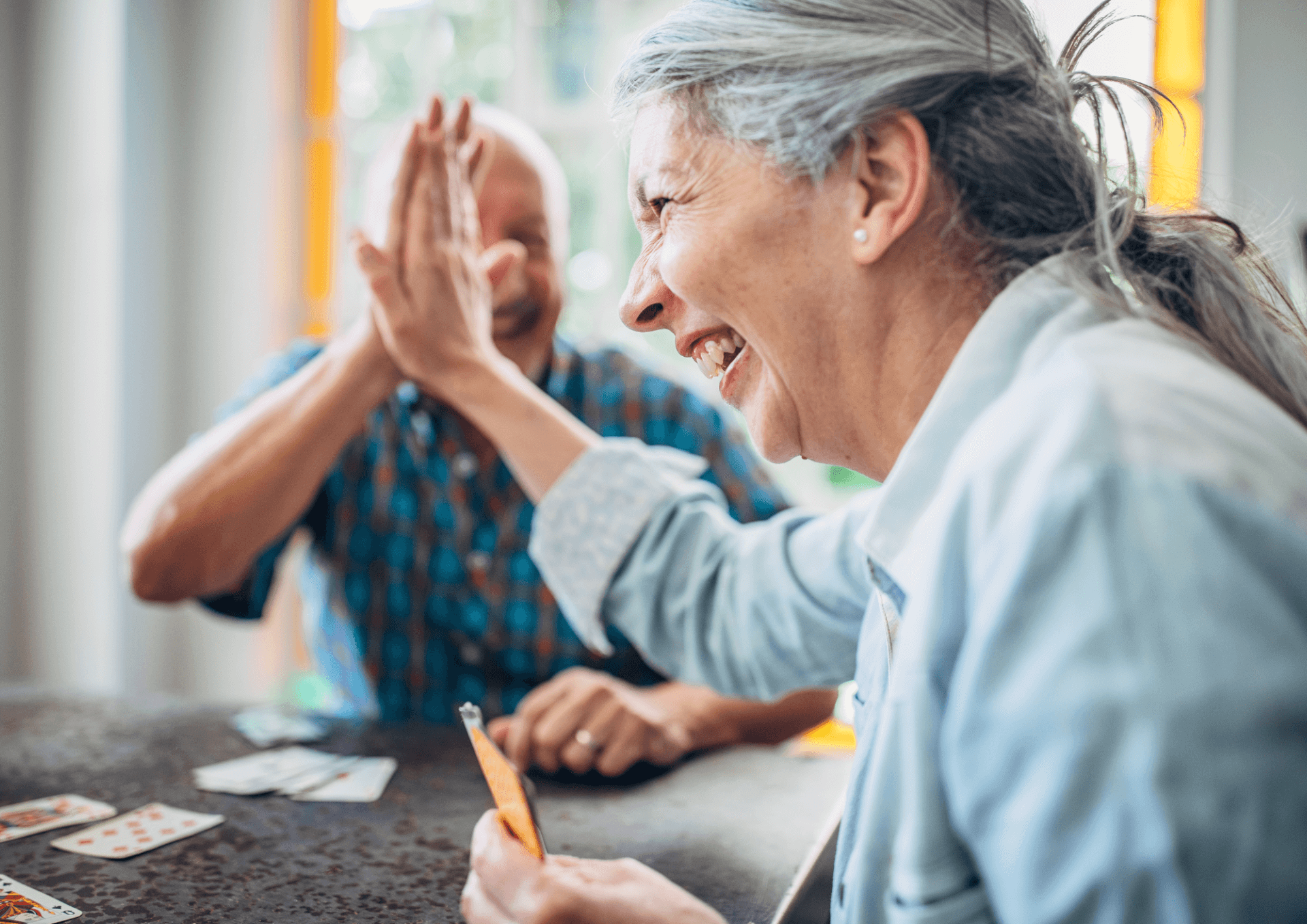 Rire pour guérir : comment le rire peut aider dans la lutte contre Alzheimer | Le Trac