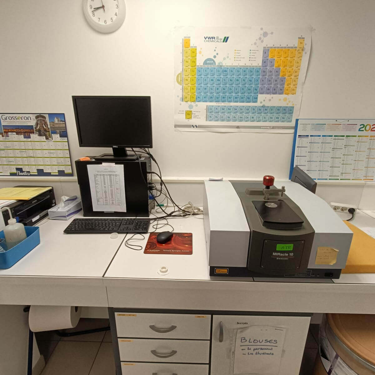 Infra-rouge : spectrophotomètre Shimadzu IRAffinity-1 IR-FT équipé avec un MIRacle 10 ATR | IICIMED