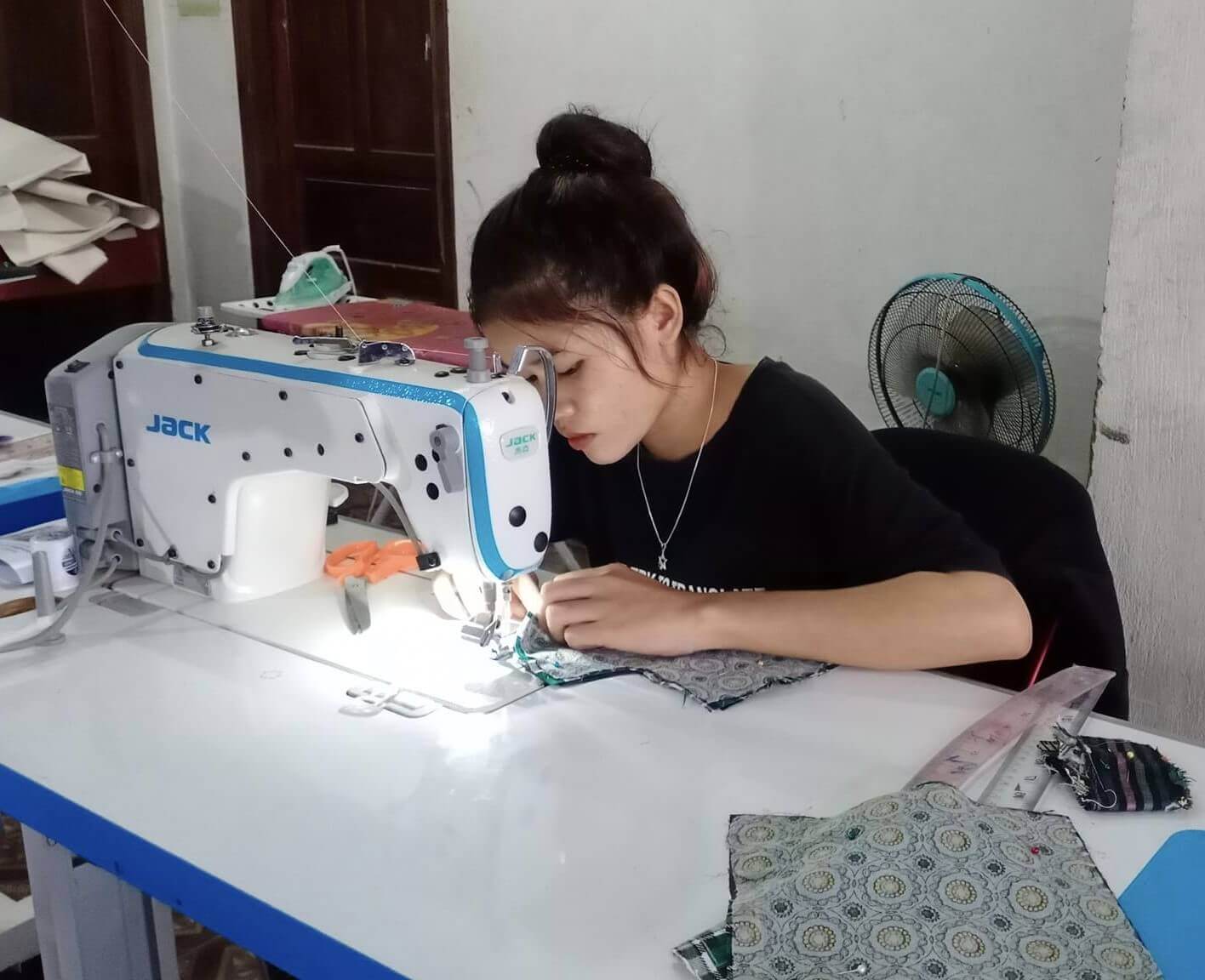 Laos- Formation professionnelle en couture et artisanat | Sourires d'Enfants