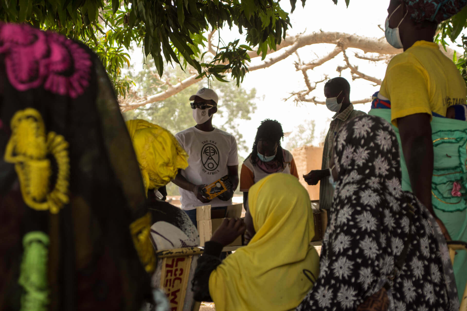 Distribution de lampes solaires au Burkina Faso | The Era of Africa