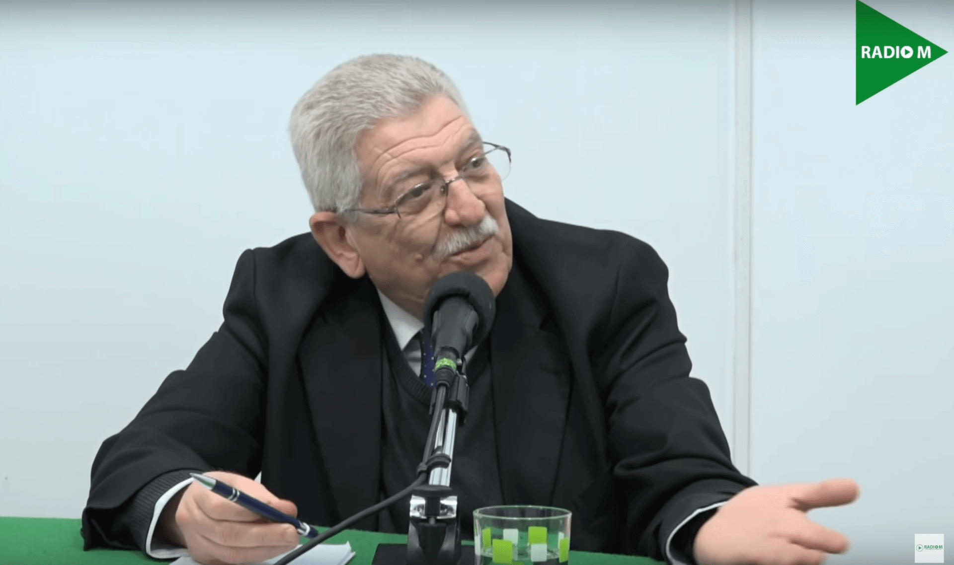 Nos cafés méditerranéens : en souvenir de Lotfi Madani | Babelmed