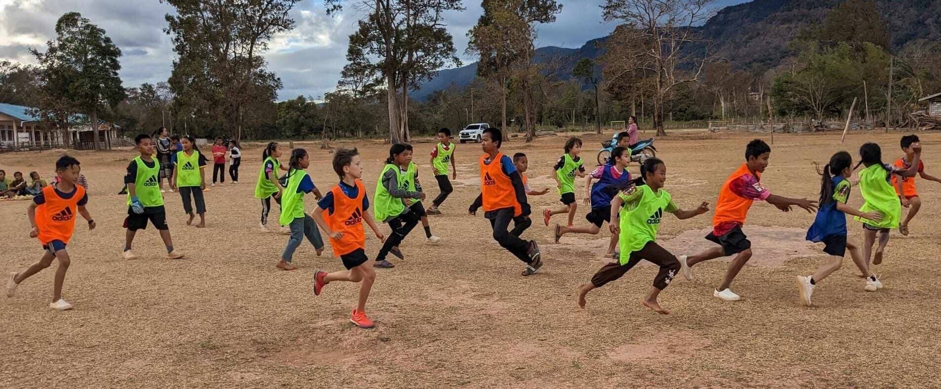 Laos - Stage de Football pour démarrer l'année 2024 ! | Sourires d'Enfants