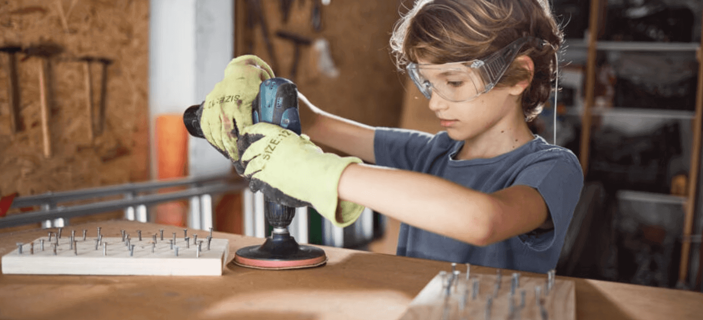 Reportage France - En Île-de-France, L'Outil en main initie les enfants aux métiers de l'artisanat | L'Outil en Main France