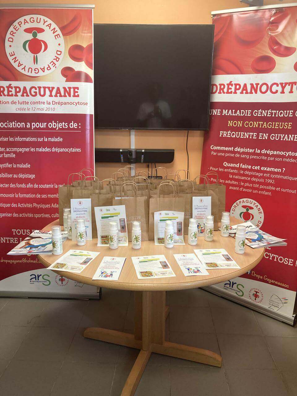 Mercredi 21 février 2024 Distribution de répulsifs aux patients drépanocytaires du Centre hospitalier de Cayenne et l'Ouest en partenariat avec l'U.R.S.P.S des pharmaciens de Guyane. | DrepaGuyane