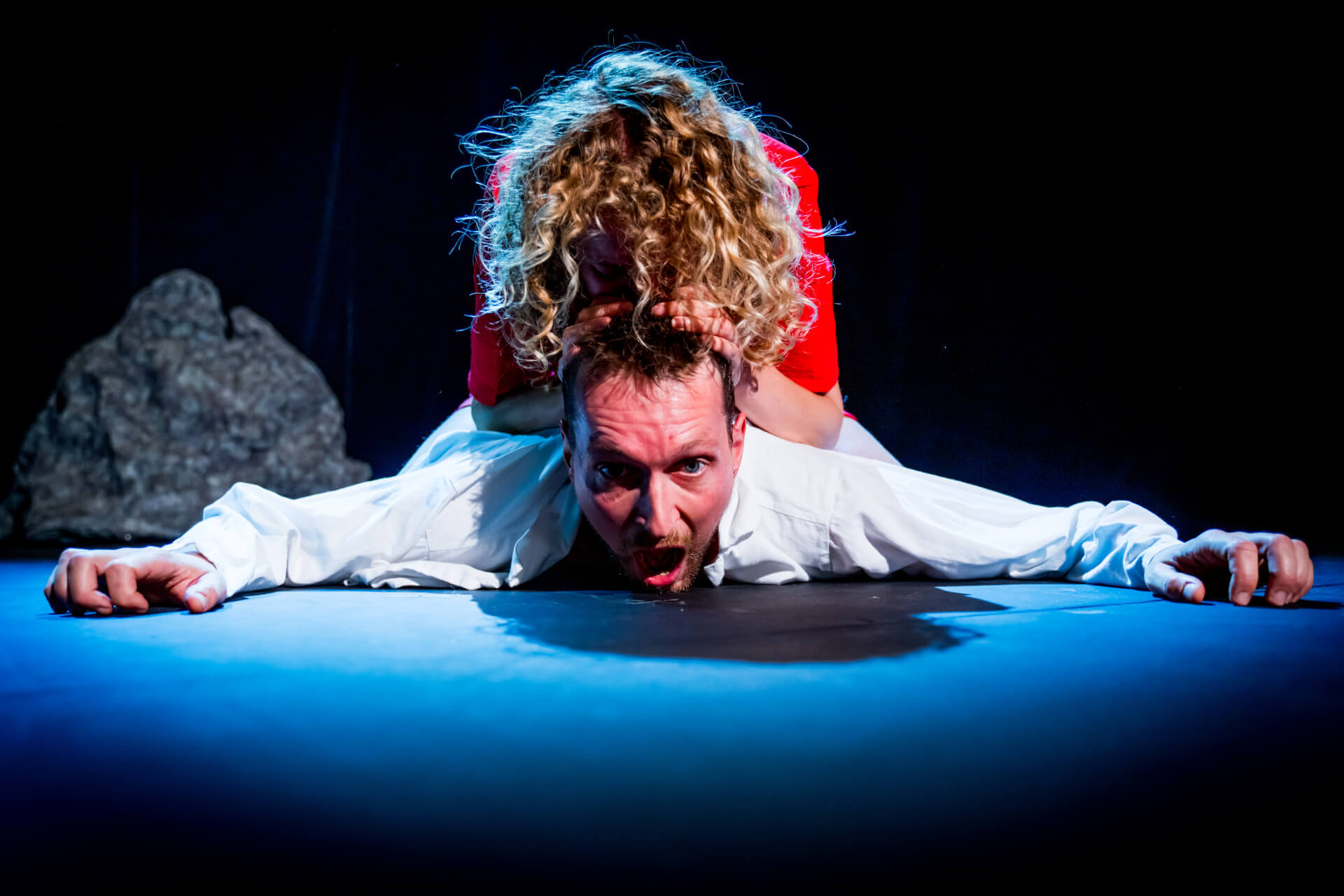 Descendre (théâtre) | Entrelacs