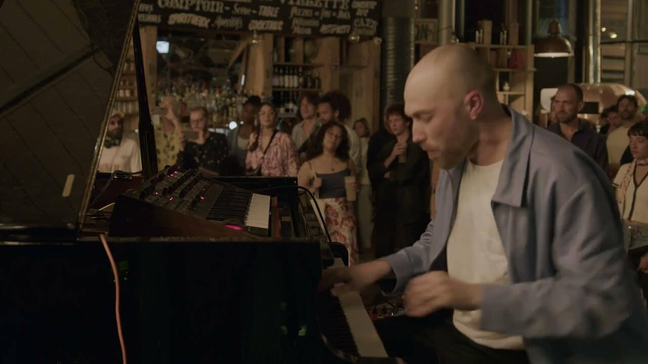 Photons - La vie part. III (extract live at La Petite Halle in Paris) | Star Wax Magazine