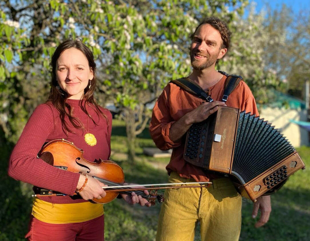 Ateliers accordéon, danse, musique et baleti par le duo Avettes à Lauris | Au Maquis