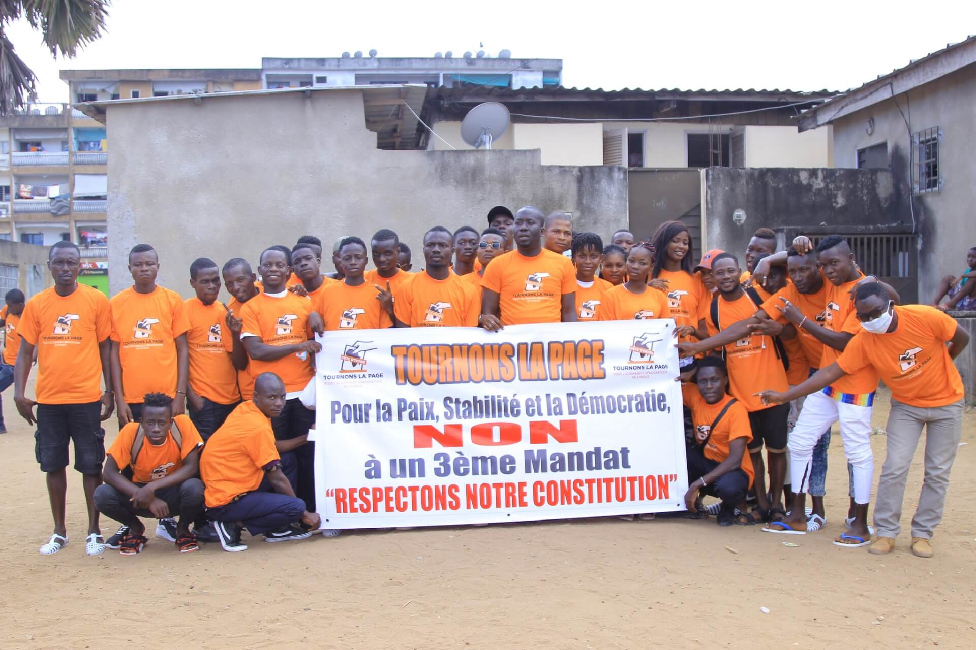 Guinée, Côte-d'Ivoire : alternances sacrifiées, démocraties menacées. | Tournons la Page