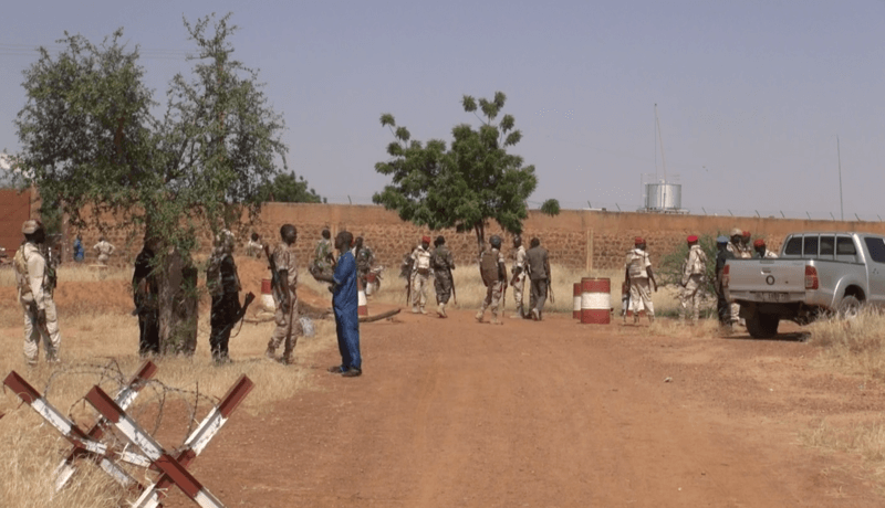 Le dernier prisonnier de Mahamadou Issoufou | Tournons la Page