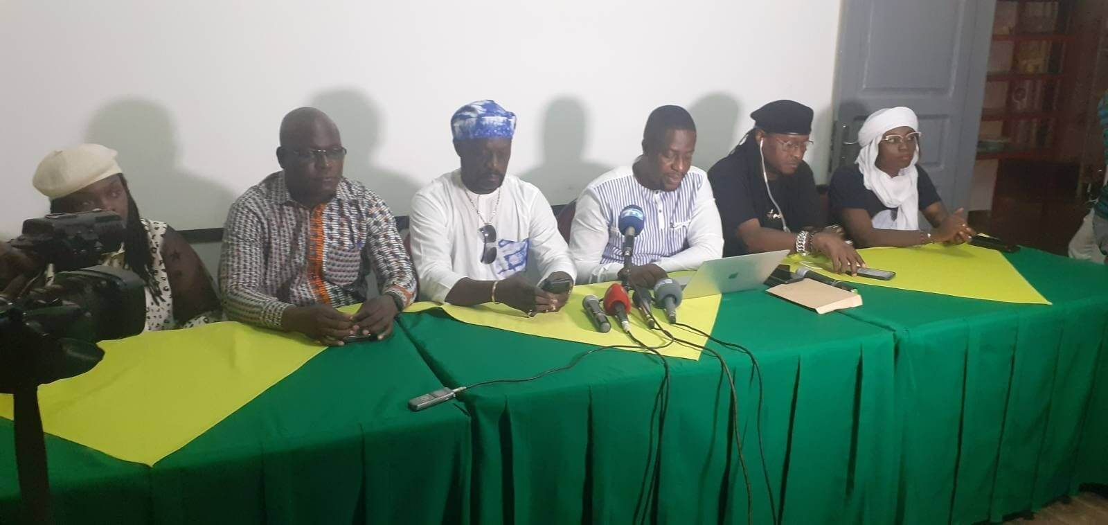 CONFERENCE DE PRESSE POUR UNE AFRIQUE NOUVELLE - DECLARATION DE DAKAR | Tournons la Page