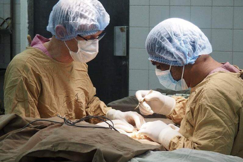 Le defi de la chirurgie | Aide Médicale et Développement - AMD