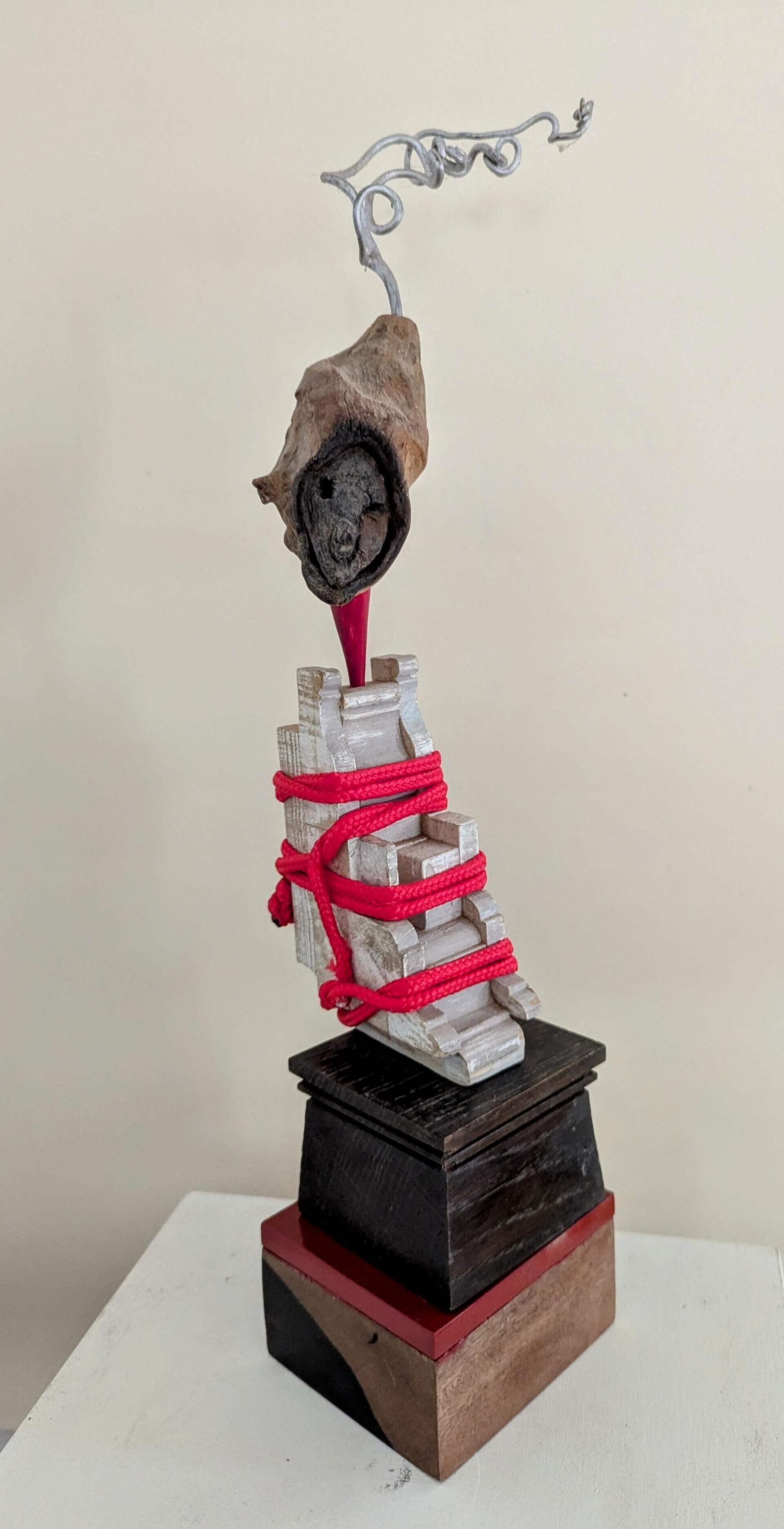 attaché au trône | Eric Delmare