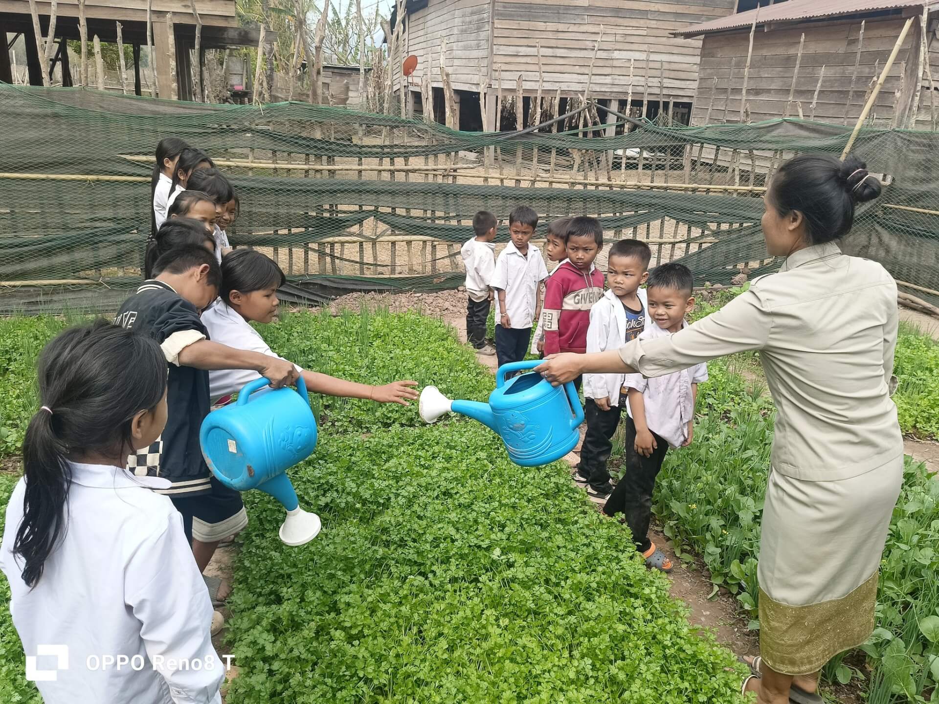 Laos - Des jardins potagers, AGR dans nos cantines | Sourires d'Enfants