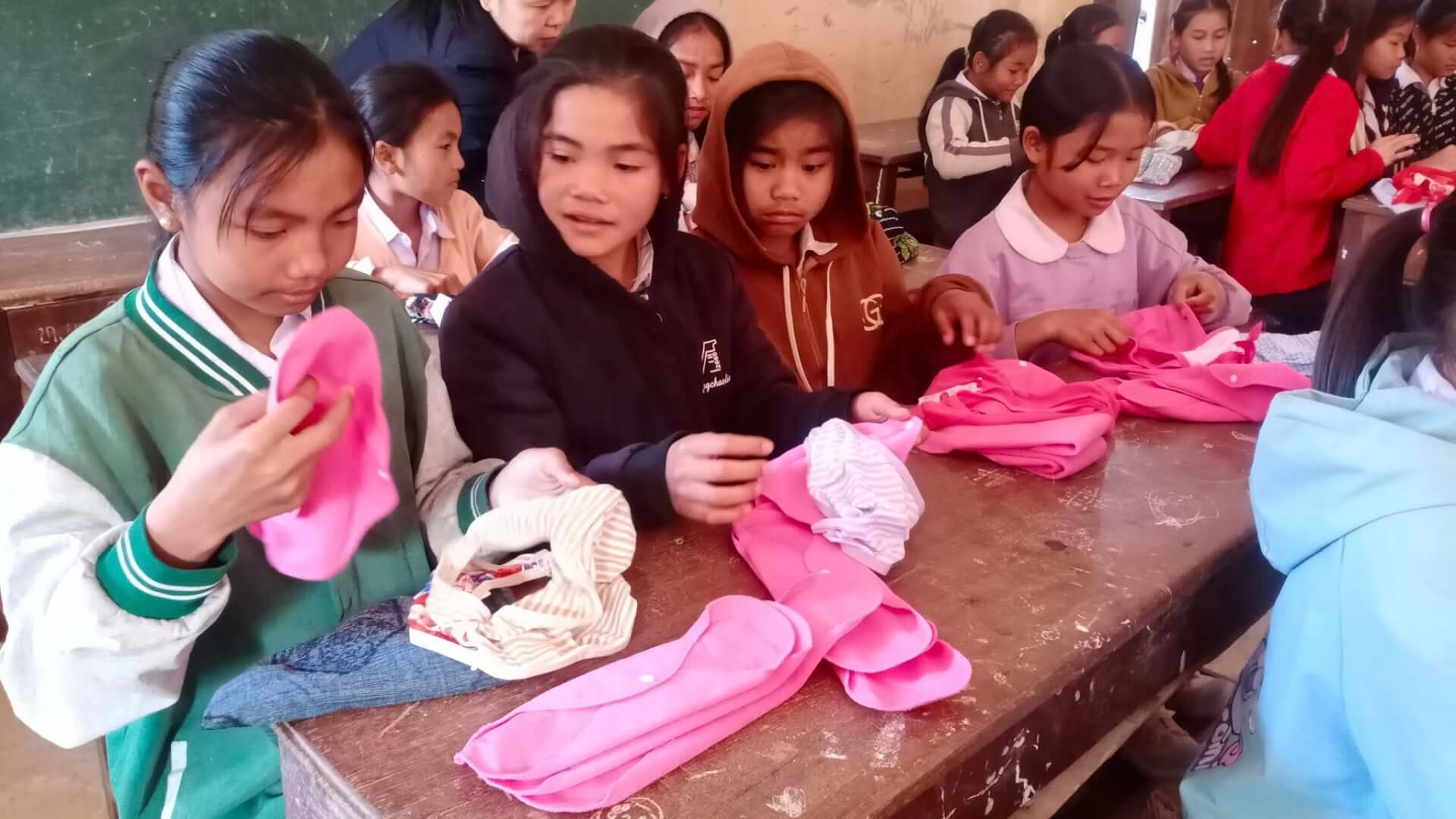 Laos - Formation hygiène féminine pour les adolescentes | Sourires d'Enfants