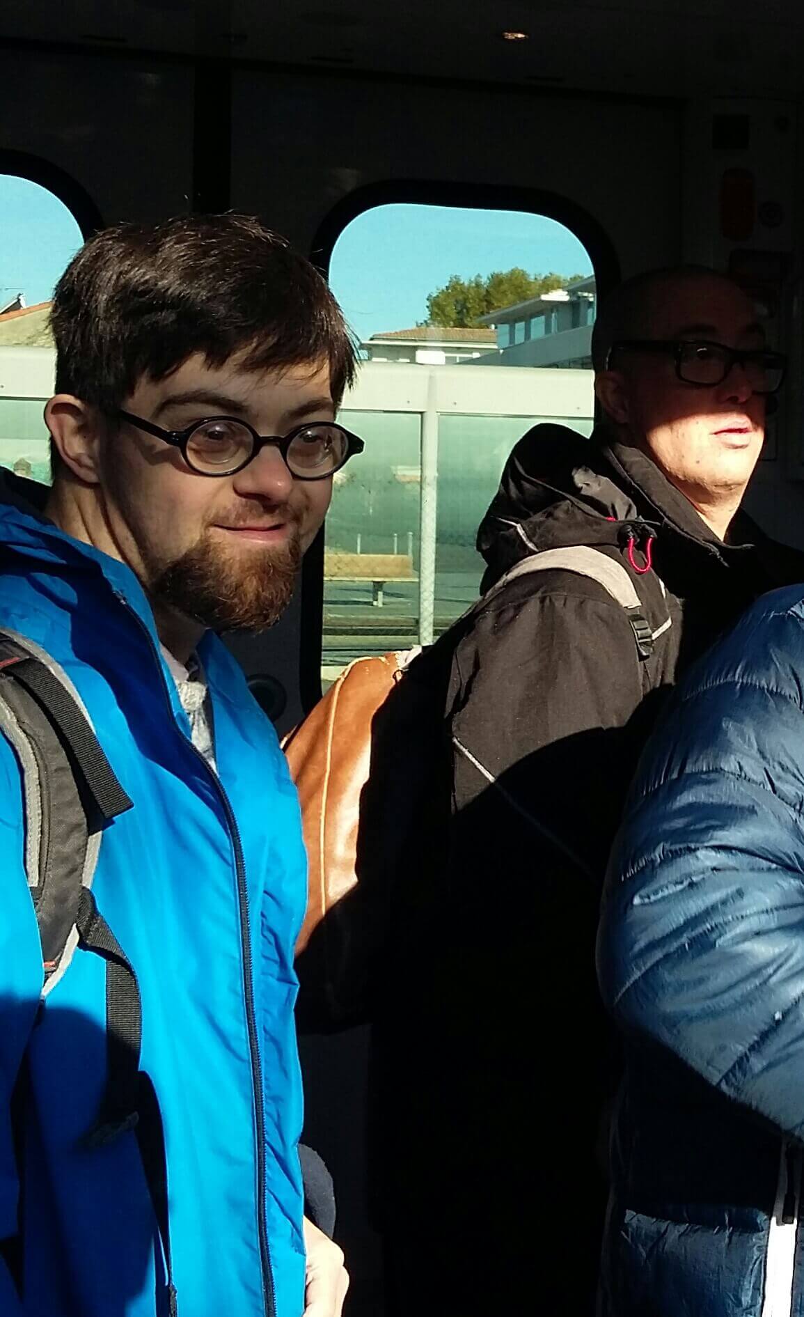 une personne avec trisomie  dans les transports en commun | Trisomie 21 Nouvelle Aquitaine