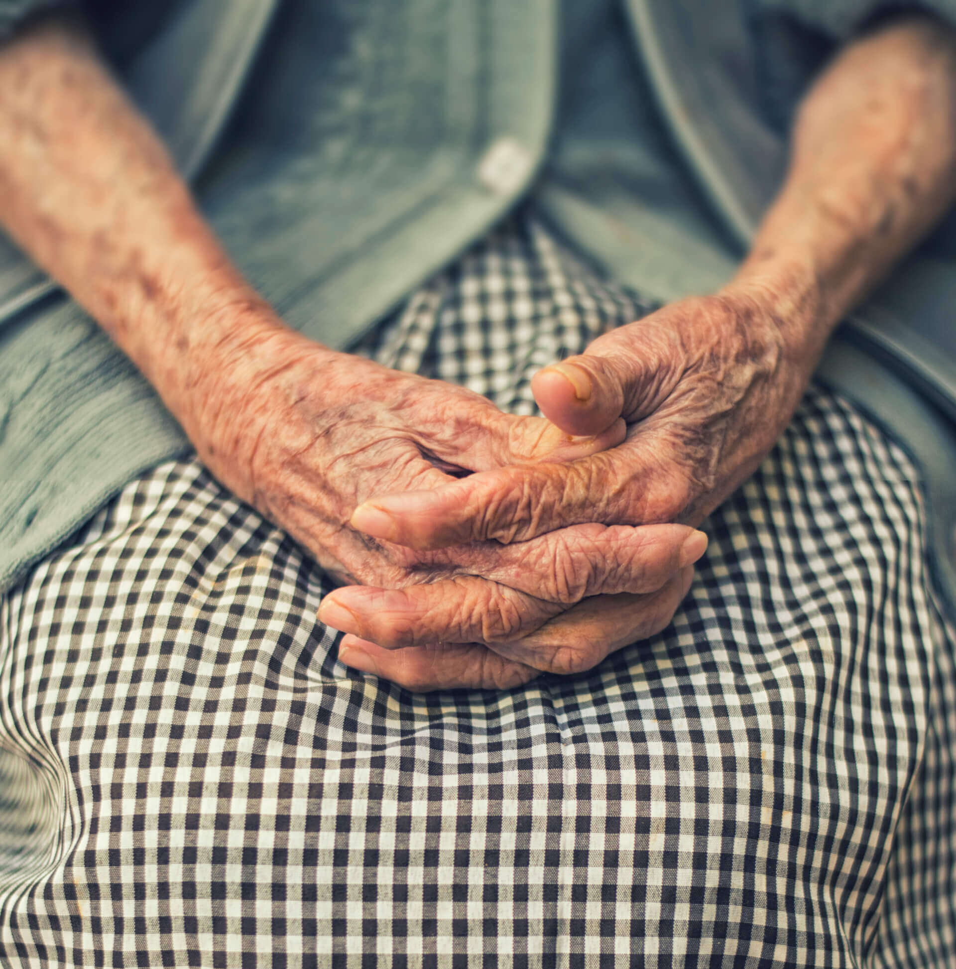 Coeur ouvert et main tendue