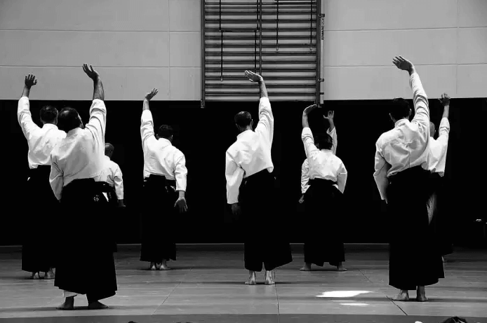 TRAINING RÉGULIER - Art martial sensoriel : travailler sa présence | La Réplique