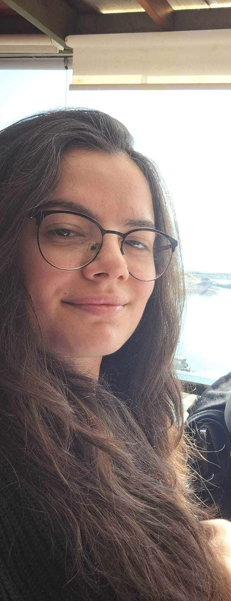 Esra Sezer | Edukado