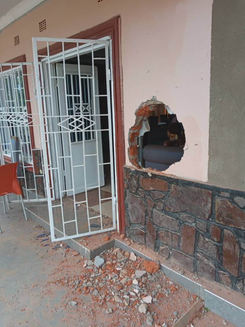 RDC: Tentative d'assassinat de Me Timothée MBUYA, président de Justicia ASBL | Tournons la Page