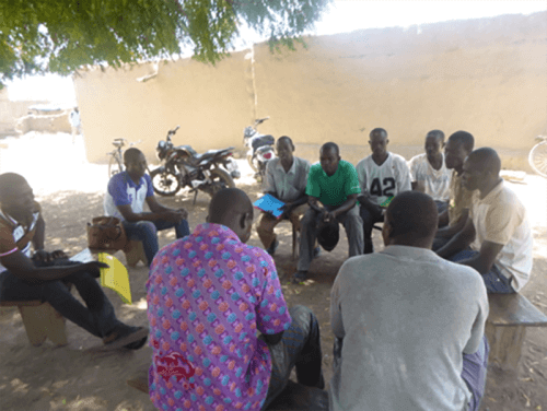Les maçons-tôle d’Ouroubonon motivés par la technique VN | La Voûte Nubienne