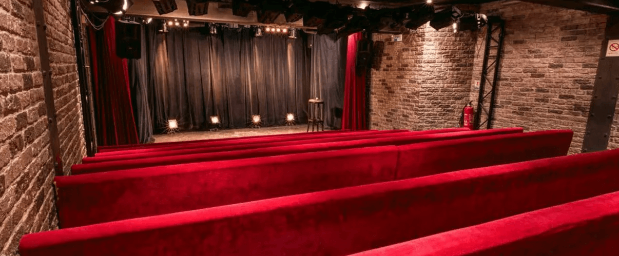 🎭 Sortie pédagogique au théâtre : quand la scène devient terrain d’apprentissage ! | Le Trac