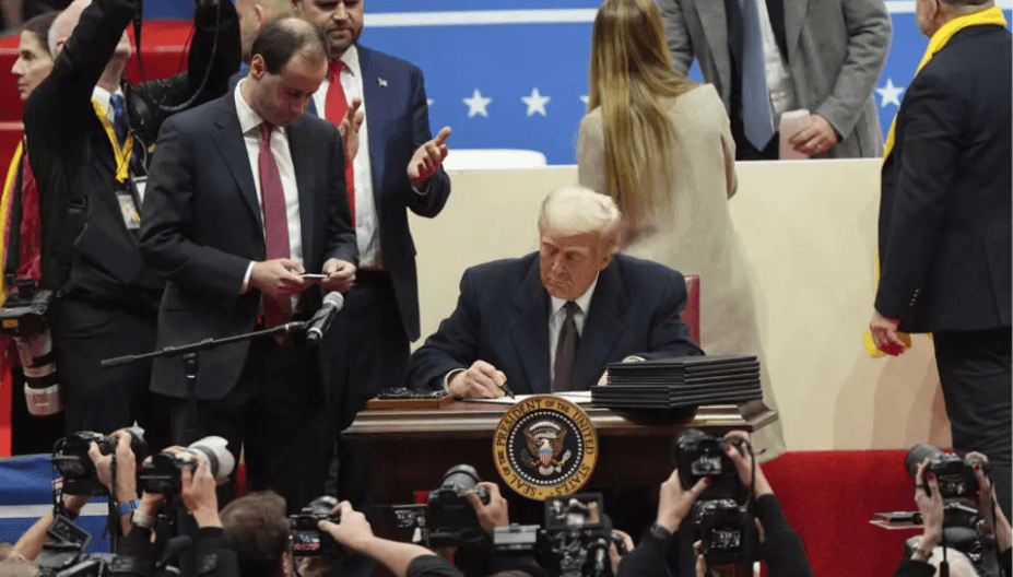 Điểm báo Pháp - Cơn mưa sắc lệnh của Donald Trump | Vietnam Fraternité