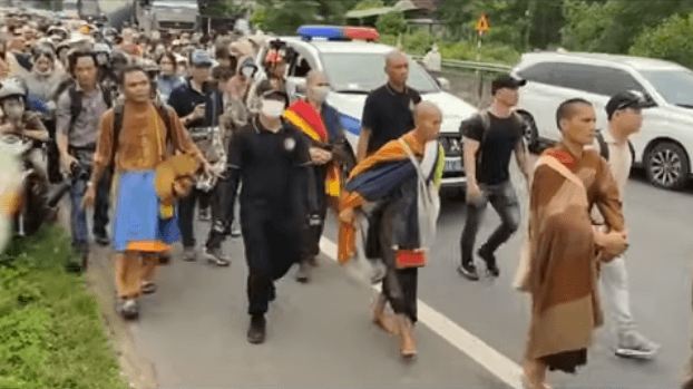 Sư Minh Tuệ đã rời Việt Nam để bộ hành qua Ấn Độ | Vietnam Fraternité