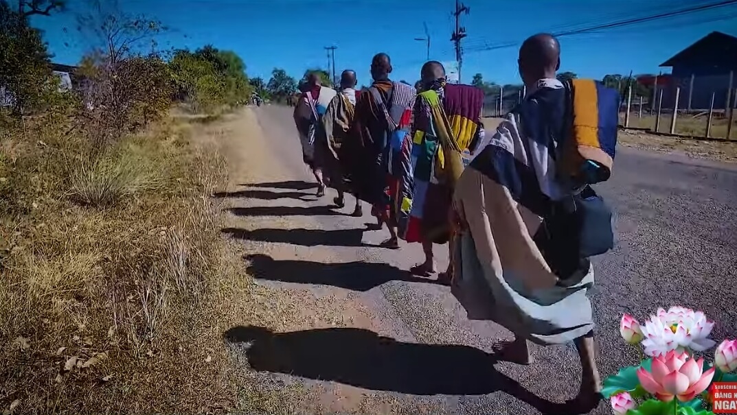 Sư Minh Tuệ và đoàn bộ hành có phải làm hình ảnh đại diện cho dân tộc Việt ? | Vietnam Fraternité