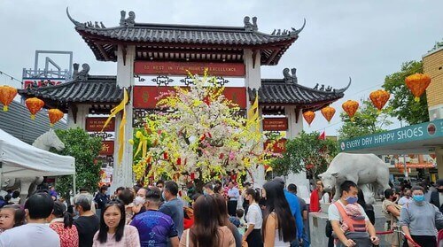 Đứng giữa đại lộ số 5... | Vietnam Fraternité