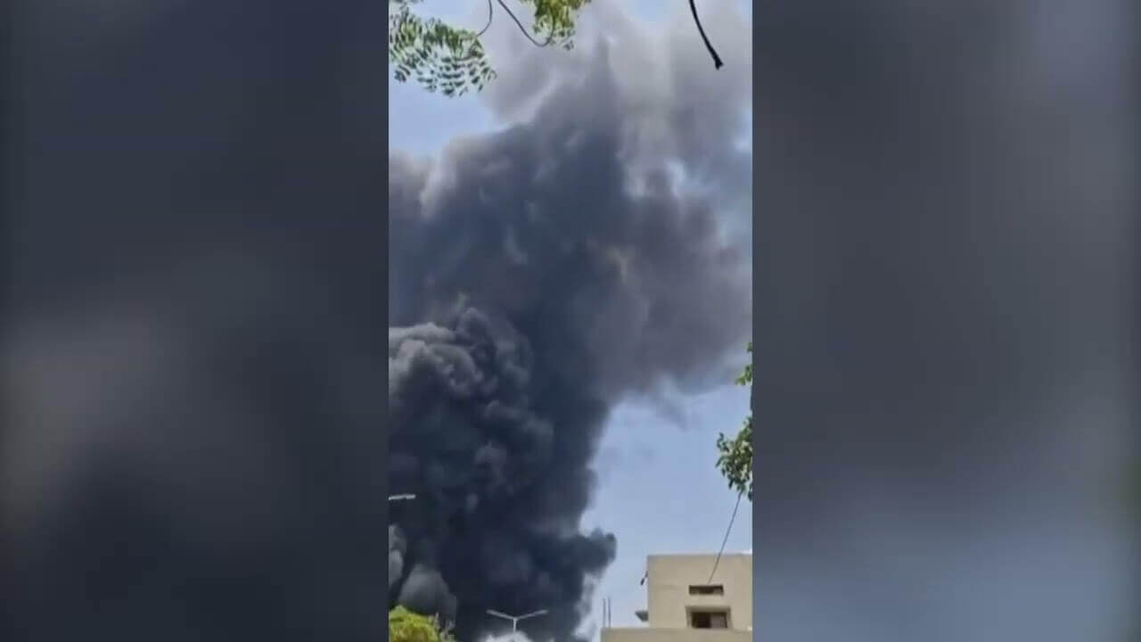 TOÀN CẢNH VỤ RƠI MÁY BAY Ở ẤN ĐỘ