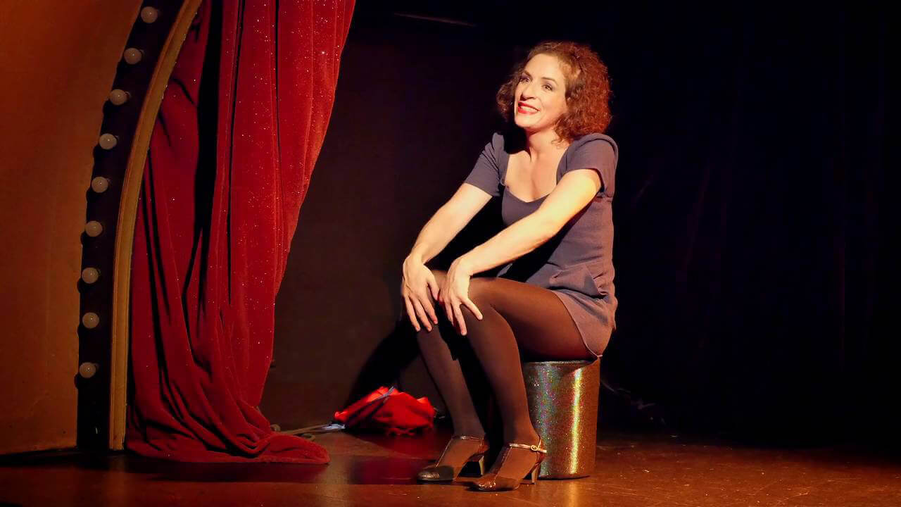 Seul(e) et drôle | La Réplique